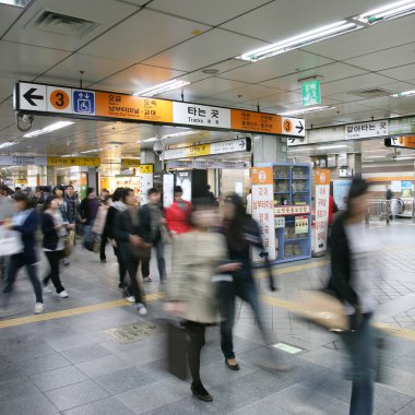 Seul Metropolitan Metrosu 'nun içeriden görünüşü