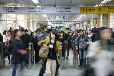 Seul Metropolitan Metrosu 'nun içeriden görünüşü