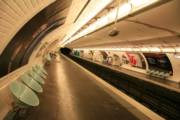 Inside view of Paris underground — Stock Photo, Image