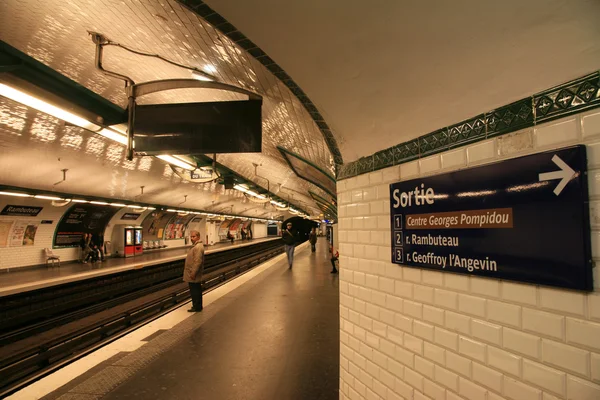 Innenansicht der Pariser U-Bahn — Stockfoto
