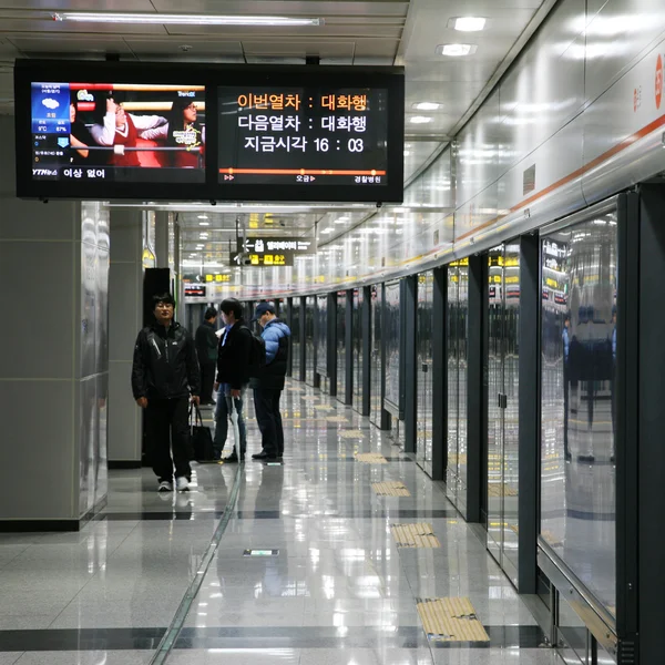 Binnenkant van Seoul Metropolitan Subway — Stockfoto