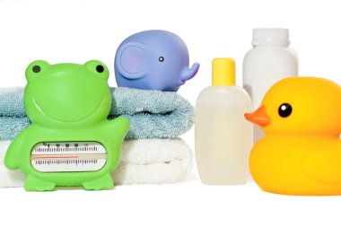 Bebek Banyo aksesuarları izole: havlu, oyuncaklar, termometre ve bo