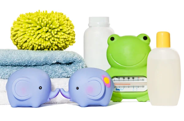 Acessórios para banho de bebê isolados: toalhas, brinquedos, esponja, termômetro — Fotografia de Stock
