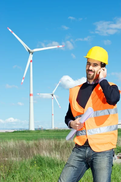 Tekniker ingenjör i vindturbinens kraftverk — Stockfoto