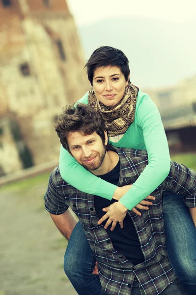 幸福的年轻夫妇 — 图库照片