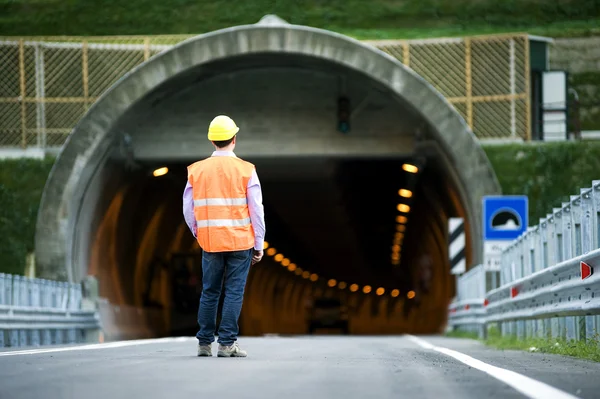 Man in front of tunnel — Stock Photo, Image