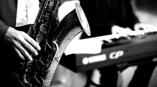 Homme avec saxophone Images De Stock Libres De Droits