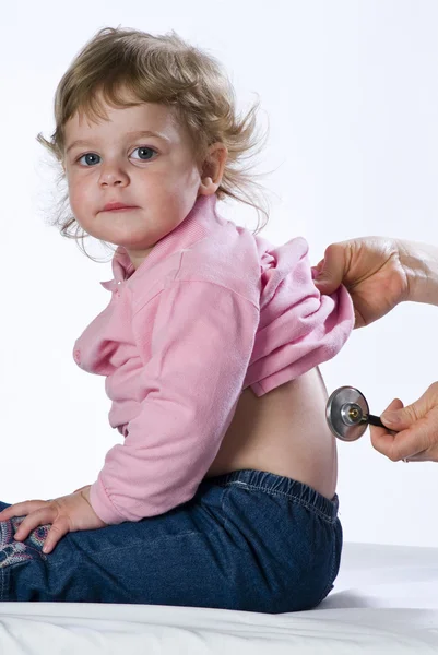 Criança com estetoscópio — Fotografia de Stock