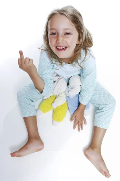 Κορίτσια πιτζάμες εμφανίζει το μεσαίο δάχτυλο — Φωτογραφία Αρχείου