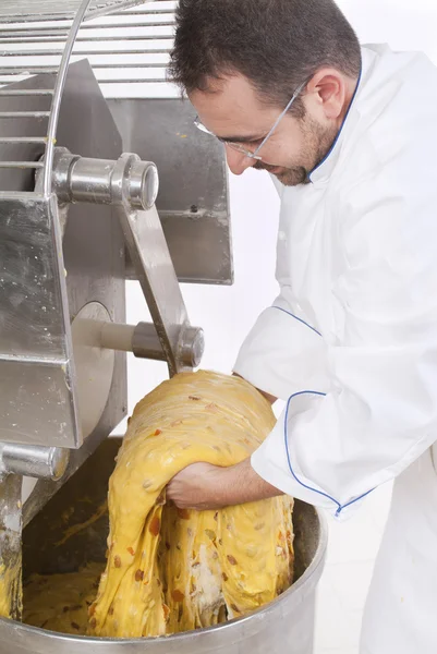 Pastelero prepara los ingredientes — Foto de Stock