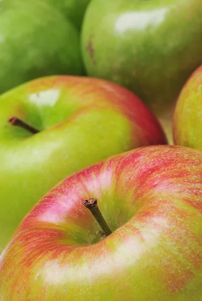 Groene heerlijke appels — Stockfoto