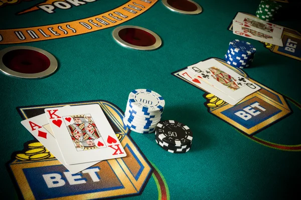 Spela kortspel i casino — Stockfoto