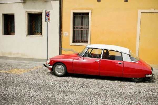 Red beauty - Citroën DS — Stock Photo, Image