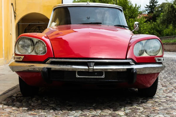 Czerwony samochód — Zdjęcie stockowe
