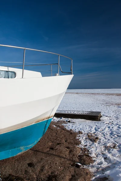 Vár a nyári téli yacht — Stock Fotó