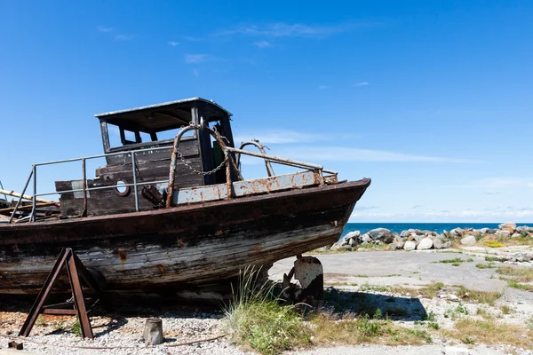 Barco de mar oxidado —  Fotos de Stock