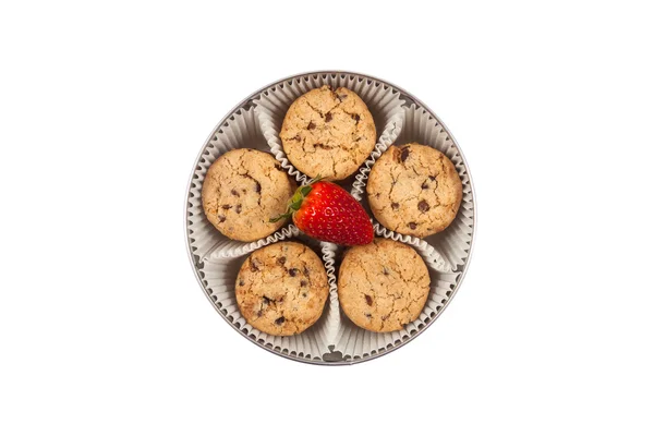 Stapel chocolade koekjes in een doos met aardbei — Stockfoto
