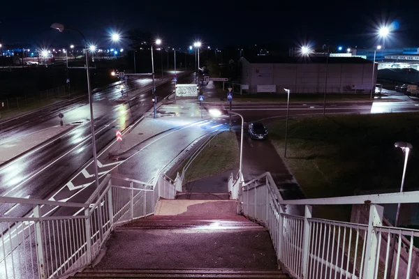 Vista desde el puente del ferrocarril por la noche — Foto de Stock