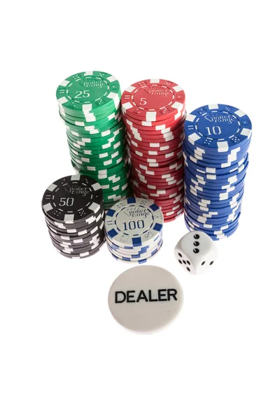 Casinofiches, dobbelstenen en dealer — Stockfoto