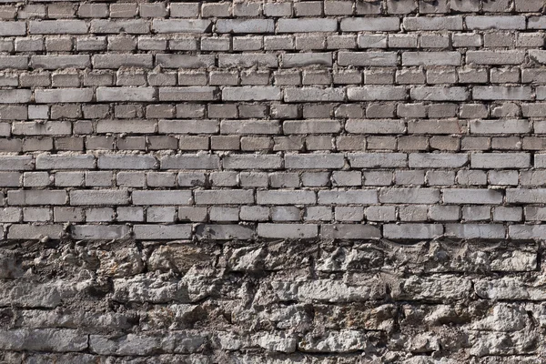 Nové cihlové zdi na staré kameny — Stock fotografie