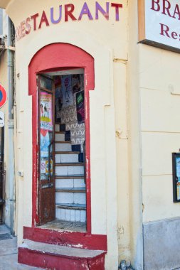 A small entry to a restaurant in Avignon France clipart