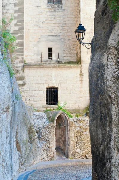 Lille Old Doorway i Avignon Frankrike – stockfoto