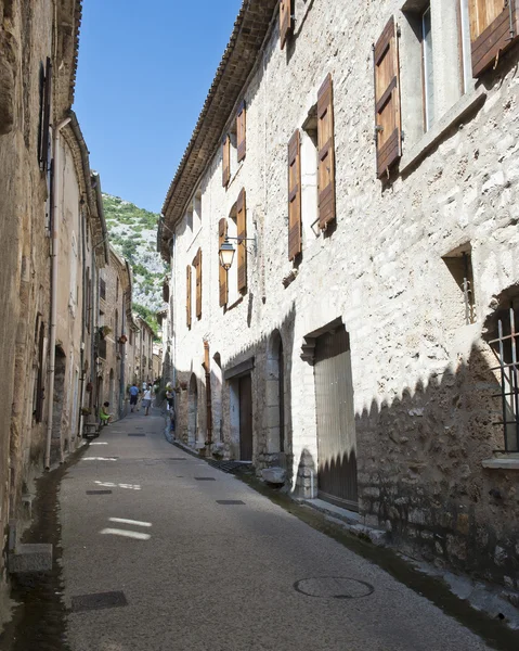 Calles estrechas de Saint Guilhem Francia — Foto de Stock