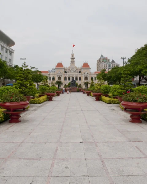Park przez saigon city hall — Zdjęcie stockowe