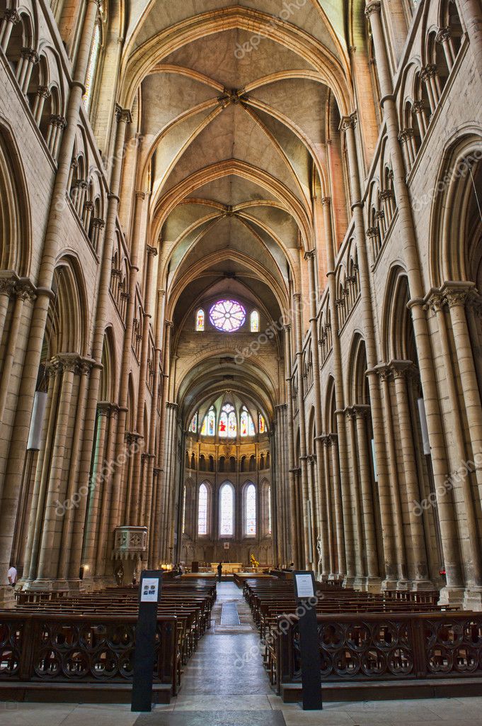 Intérieur De La Cathédrale De Saint Jean De Lyon - 