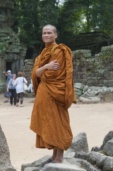 Buddyjski mnich w Ta Prohm — Zdjęcie stockowe