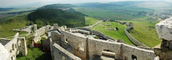 Ruínas do Castelo de Spis (Spissky Hrad) na Eslováquia - panorama — Fotografia de Stock