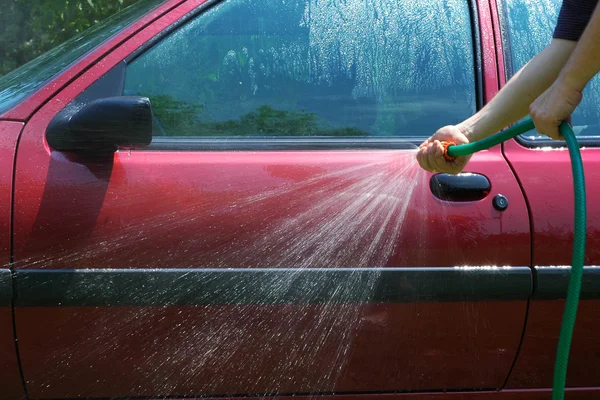 Man washing the car — Stock Photo, Image