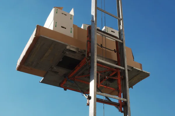 Furniture lift in action — Stock Photo, Image