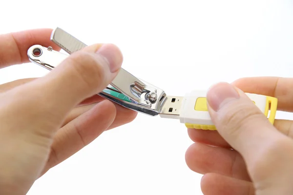 Nagelklippare med USB-enhet — Stockfoto