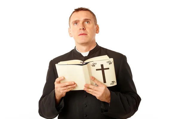Giovane sacerdote con bibbia — Foto Stock