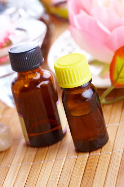 Butelki oleju aromaterapii — Zdjęcie stockowe