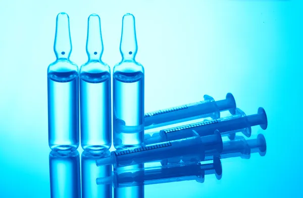 Ampules and syringes — Stock Photo, Image