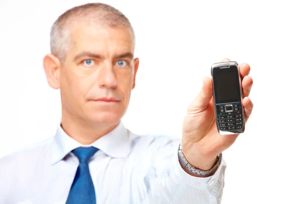 Uomo d'affari che mostra un telefono cellulare — Foto Stock