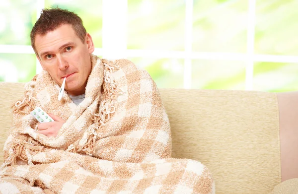 Homem doente com febre — Fotografia de Stock