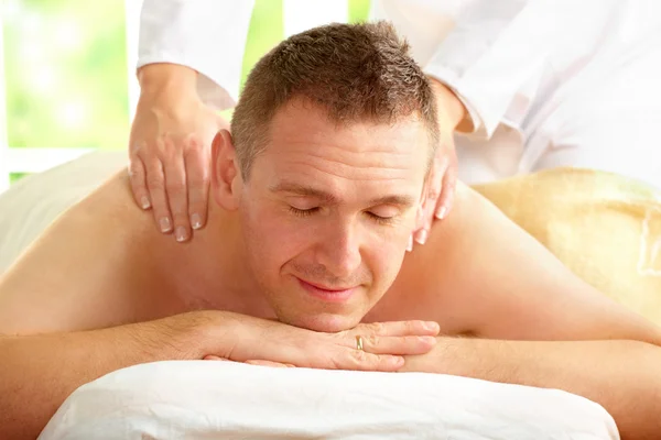 Masculino gozando massagem tratamento — Fotografia de Stock