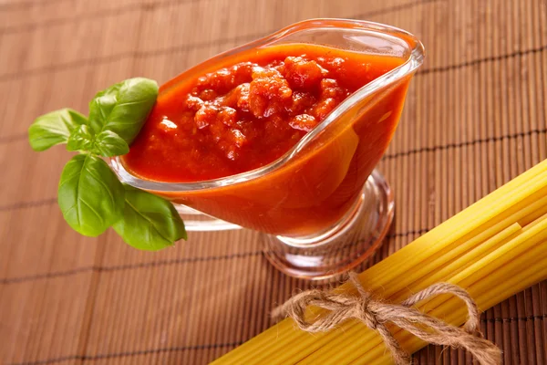 Espaguete e molho de tomate — Fotografia de Stock