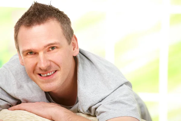Man relaxing on sofa — Stock Photo, Image