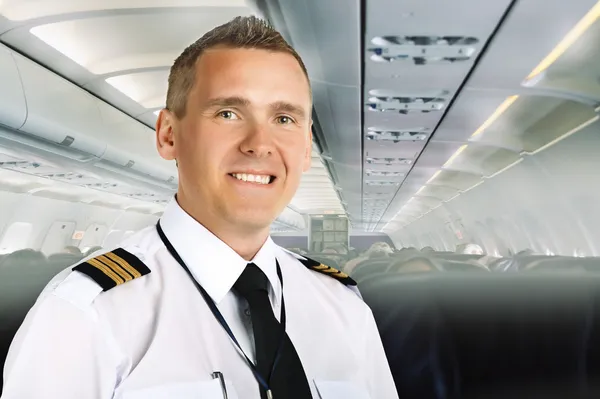 Airline-Pilot an Bord — Stockfoto