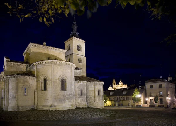 Segovia kilise gece aydınlatma ile