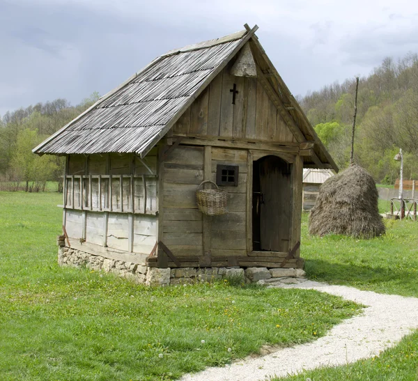 Hagyományos ház Kelet-Európából — Stock Fotó
