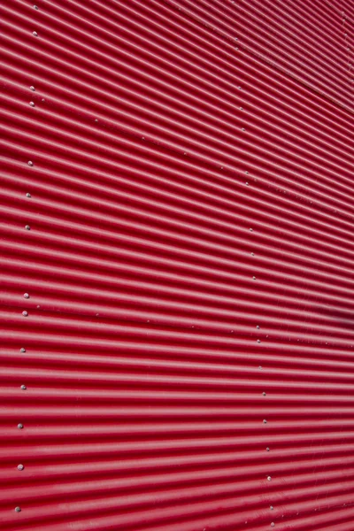 Strukturierten Hintergrund der roten Wellblechwand — Stockfoto