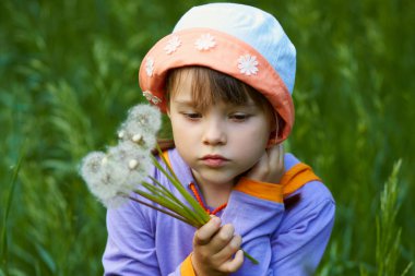 dandelions hüzünlü kız