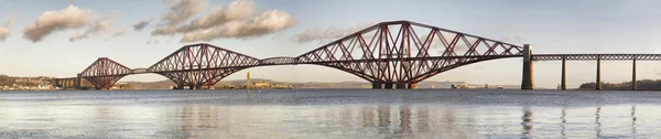 Panoramatický pohled na dále železniční most, edinburgh, Skotsko — Stock fotografie