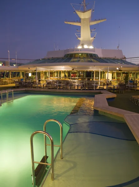 Swimming pool on the deck of a cruise — Stock Photo, Image