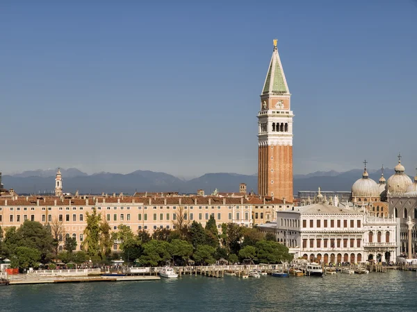 威尼斯钟楼具有的视图 — 图库照片